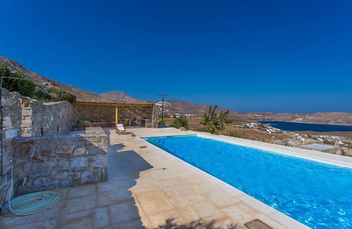 Serifos Villa | Spacious 6 bdrm Stone Villa with Pool