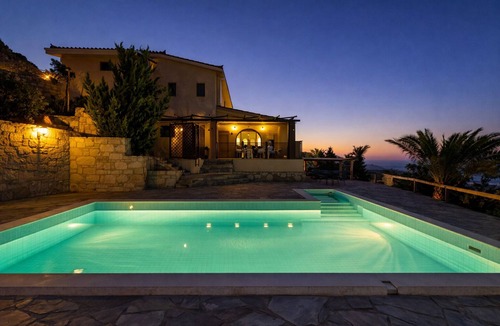 Achlada Villa | Spacious 7-bedroom villa with private pool and amazing view
