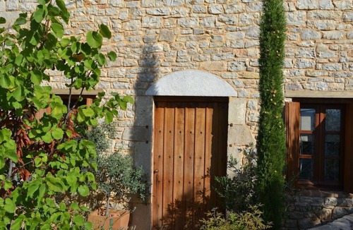 Vrousti House | "Stone Retreat" by Interhome