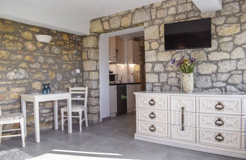 West Mani Apartment | Stone Studio With Sea Views Near the Beach