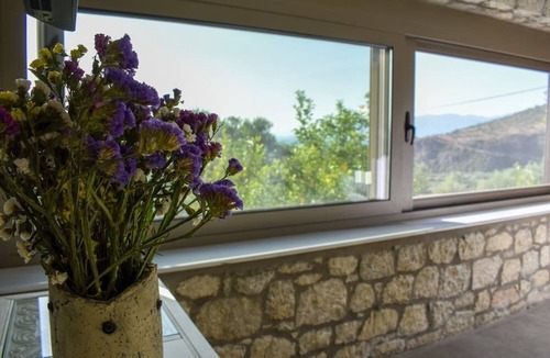 West Mani Apartment | Stone Studio With Sea Views Near the Beach