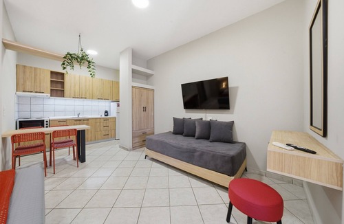 Sivota Apartment | Studio Apartment '6' with Shared Garden, Wi-Fi and Air Conditioning