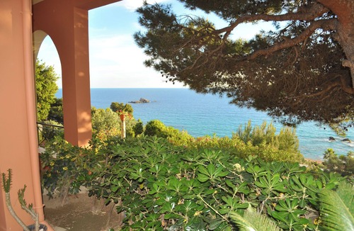 Parelia Apartment | Studio Apartment above Pelekas beach no 1