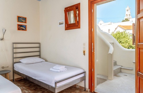 Tinos Town House | Studio Apartment 'En Tino 3' with Balcony, Wi-Fi and Air Conditioning