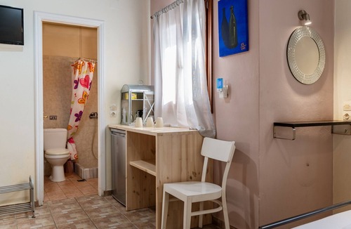 Tinos Town House | Studio Apartment 'En Tino 2' with Shared Terrace, Wi-Fi and Air Conditioning