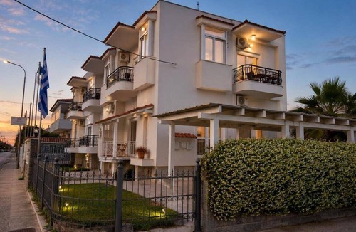 Megalos Prinos Apartment | Studio Apartment 'Chrissi 106' with Shared Terrace, Wi-Fi and Air Conditioning