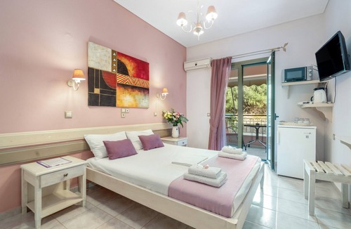 Kalamitsi House | Studio Apartment 'Nontas Home 24' with Mountain View, Wi-Fi and Air Conditioning