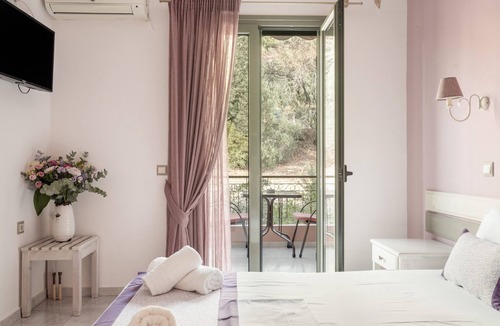 Kalamitsi Apartment | Studio Apartment 'Nontas Home 25' with Mountain View, Wi-Fi and Air Conditioning