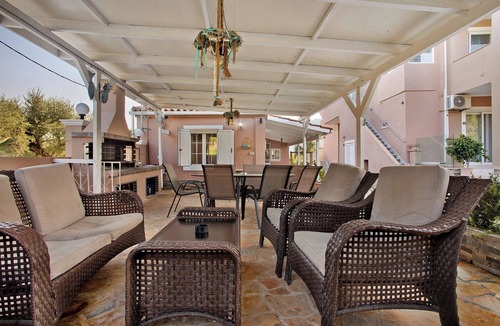 Alikanas Apartment | Studio Apartment 'Villa Dionysia 11' with Shared Pool, Wi-Fi and Air Conditioning