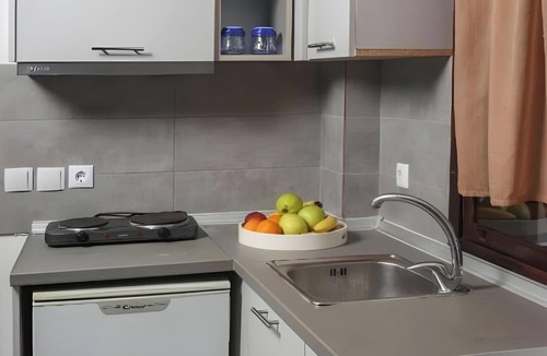 Pefkochori Apartment | Studio 'For 3 with Mountain View 4' with Shared Terrace, Wi-Fi and Air Conditioning