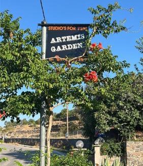 Lesbos House | studios ARTEMIS GARDEN