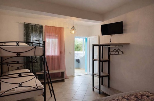Potos Apartment | Studios River - Potos Poolside Nest w/Garden View