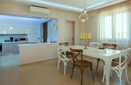 Adele Villa | Stunning 3-Bedroom Cottage in Adele
