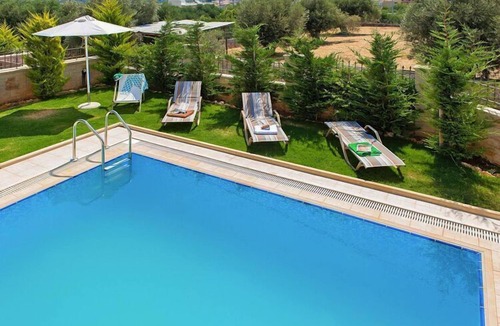 Adele Villa | Stunning 3-Bedroom Cottage in Adele