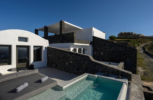 Imerovigli Villa | Stunning Santorini Suite | Rapual Suite | Breathtaking Sea Views