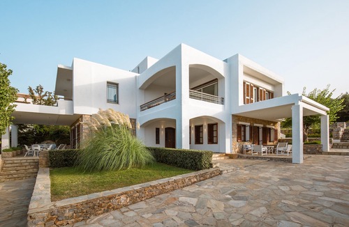 Kounoupidiana Villa | Stunning villa close to the town and the beaches!