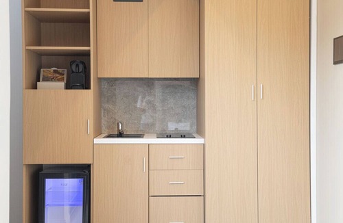 Piraeus Apartment | Stylish Space with Terrace | Piraeus Getaway