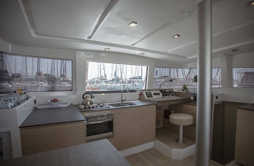 Keramoti Boat Rental | Sun-Kissed Sailing Adventure in Egeo Norte - Islas Griegas