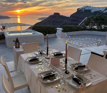 Fira House | Sunset View Villa Santorini - with Outdoor Jacuzzi