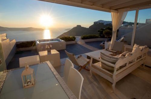 Fira House | Sunset View Villa Santorini - with Outdoor Jacuzzi