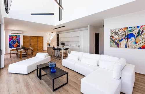 Nea Tirintha Villa | Sunshine Villa!