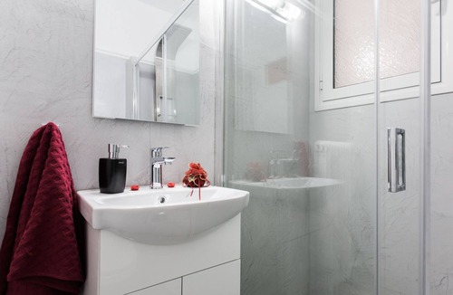 Plaka Apartment | Syntagma 3 bedroom sweet and practical apartment