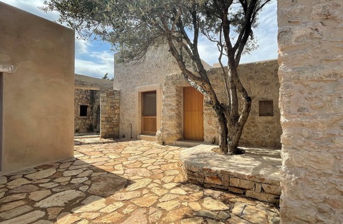 Kithira Apartment | The Arch House