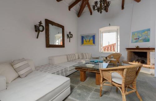 idhra Apartment | The House at the Centre