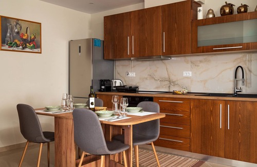 Petaloudes Apartment | The Little Green House Two-Bedroom Apt in Kremasti