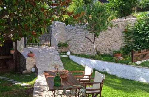 Paramythia House | The old stone house