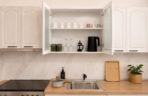 Stavroupoli Apartment | The PINE, Stylish Thessaloniki Stay & Priv Parking