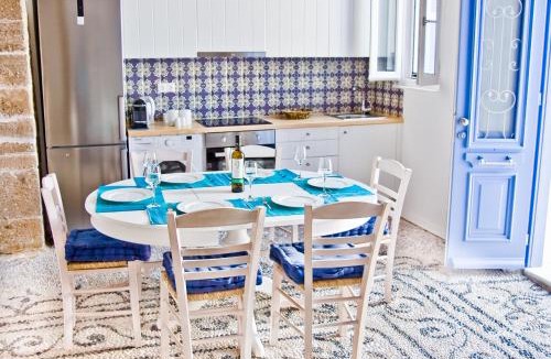 Kallithea House | The red door in Koskinou