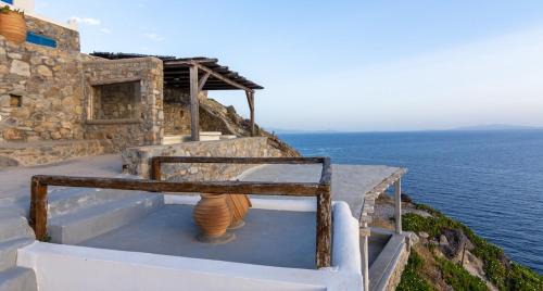 Elia Apartment | The Rock View Apartment