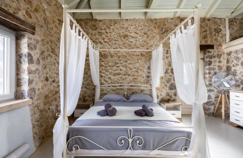 Limni House | The Wild Cyclamen stone house and estate