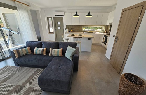 Alikanas House | This new built, beautiful 2-bedroom villa features two en-suite bedrooms