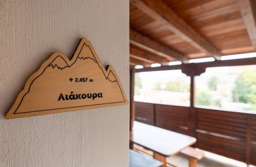Arachova Apartment | Traditional cosy chalet in Livadi