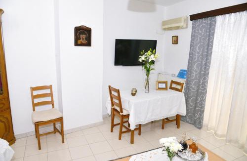 Ampelokipoi Apartment | TRADITIONAL HOUSE