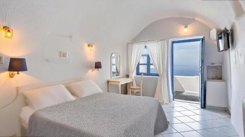 Santorini Villa | UT & Fabella house