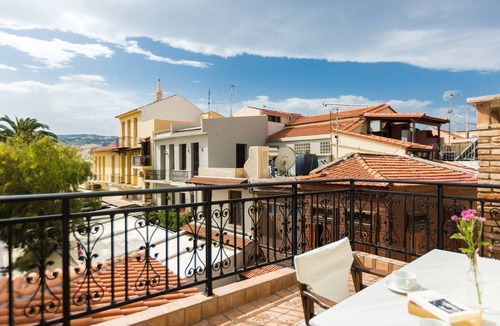 Old Town Rethymnon Apartment | Venetian Rimondi Fountain Mansion - Built In 1626