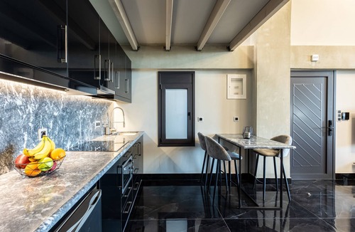 Anatolikos Sinikismos Apartment | Ventiri Lofts - Luxury Penthouse w Home Cinema