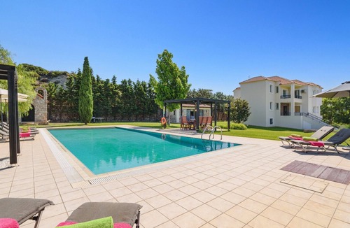 Kremasti Villa | Villa Amarandes by Villa Plus