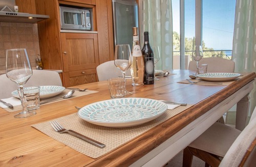 Nisaki House | Villa Anthula mit Pool und herrlichem Meerblick by Interhome