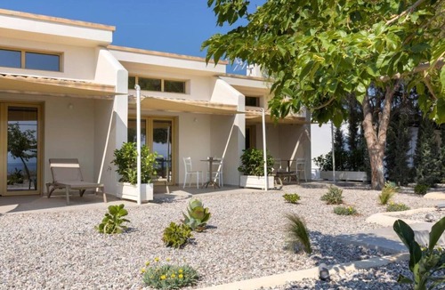 Limni Vouliagmenis Villa | Villa Aura Loutraki Double Room with Garden view