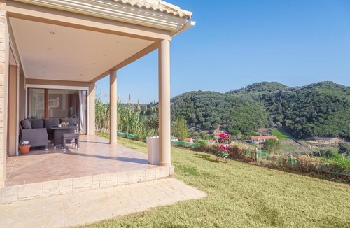 Vitalades Villa | Villa 'Belle Plaza' with Sea View, Wi-Fi and Air Conditioning