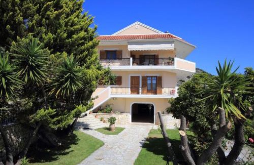 Apolpaina Apartment | VILLA CORINA