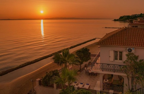 Argassi Villa | Villa Elizabeth Seafront Classic Villa!