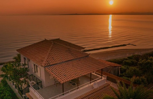 Argassi Villa | Villa Elizabeth Seafront Classic Villa!