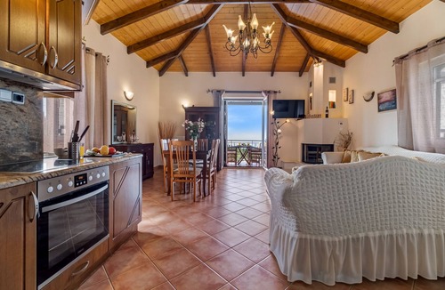 Tsoukaladhes Villa | Villa "Evelyn" with Sea View, Private Pool & Wi-Fi