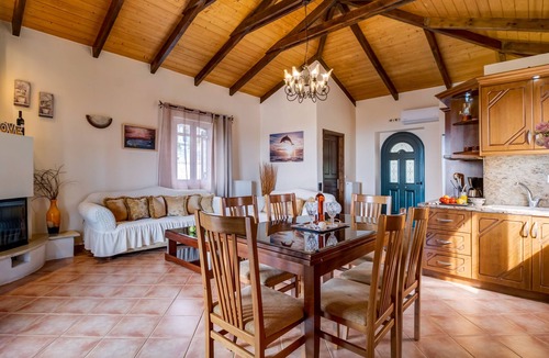 Tsoukaladhes Villa | Villa "Evelyn" with Sea View, Private Pool & Wi-Fi