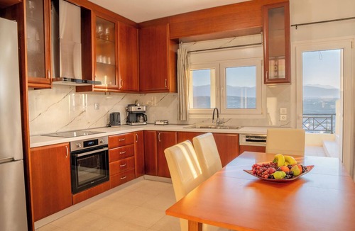 Heraklion House | Villa Helyra Private Pool Sunset Views & Peaceful Atmosphere